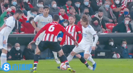 多库最怕门德斯这种类型的边后卫 本质上就是假动作完之后赛跑