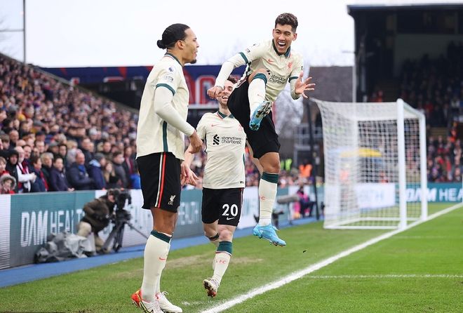 详解棒球规则中的“界外球判定”当球触及看台边缘摄影器材