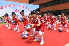 来看中国女足的比赛遇到了前男足主教练扬科维奇