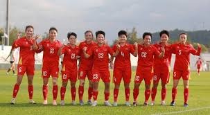 打败了看似无解的梅拉布，彼得-严时隔1975天再次成为了雏量级世界冠军！